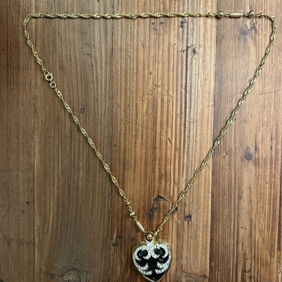 Jewelry - Elegant Gold and Black Heart Pendant Necklace